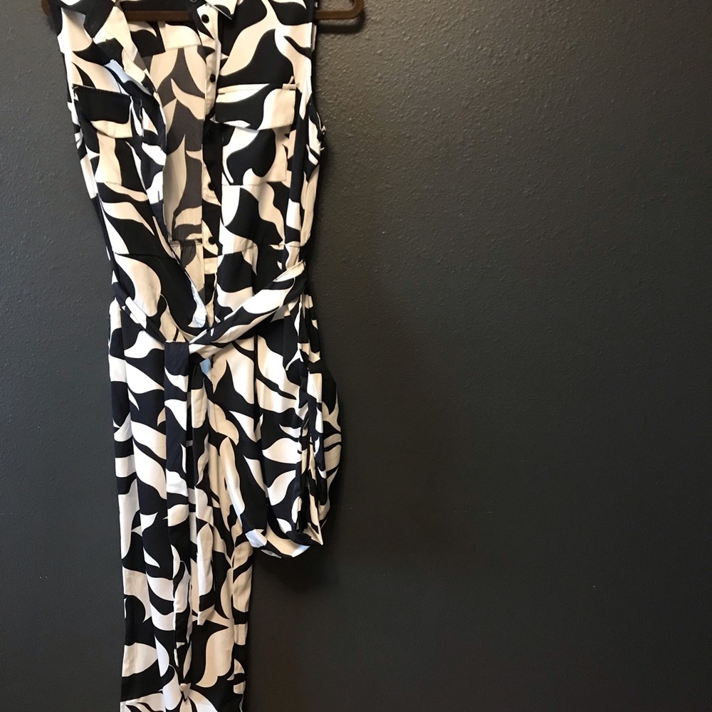 Sleeveless Black & White Patterned Jumpsuit